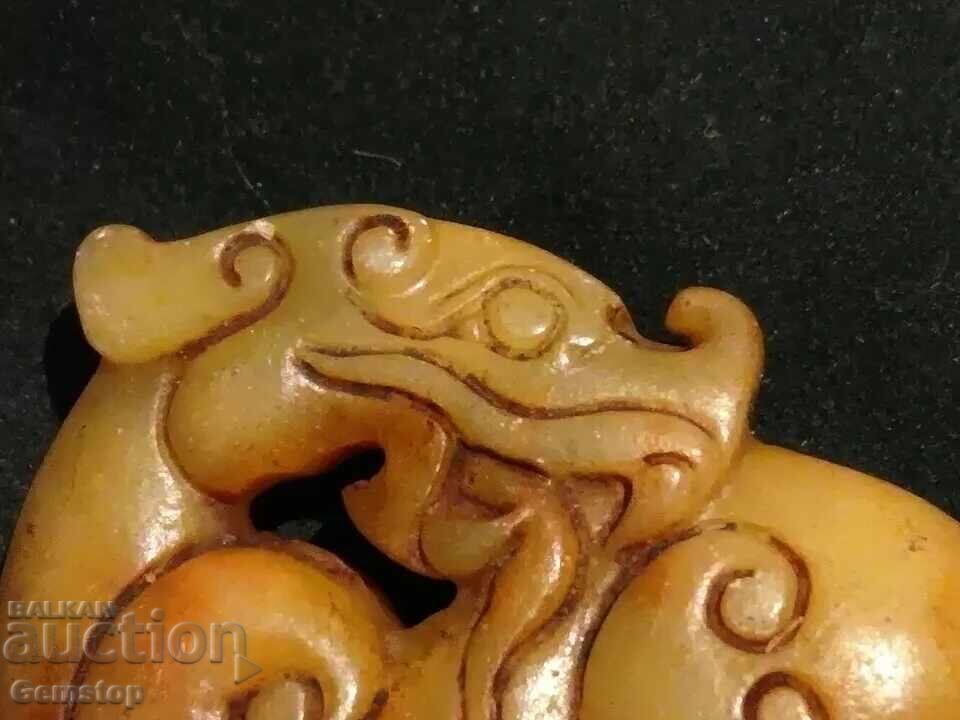 Auction 146.30 pcs natural jade amulet dragon Auction 146.30 pcs natural jade amulet dragon