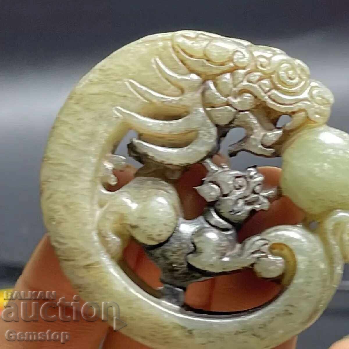Auction  216.65 pcs natural jade dragon amulet