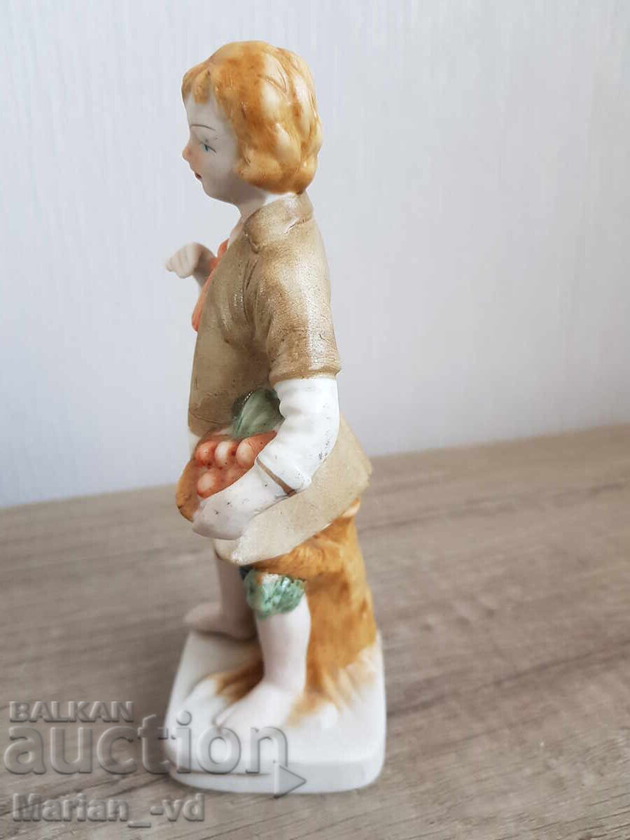 Auction Capodimonte porcelain figure Auction Capodimonte porcelain figure