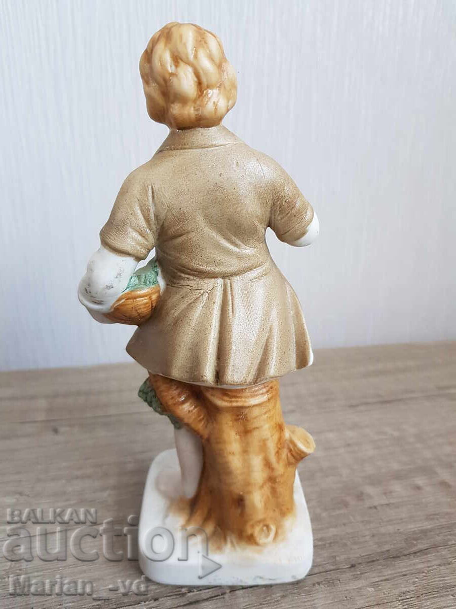 Delivery of Capodimonte porcelain figure Delivery of Capodimonte porcelain figure