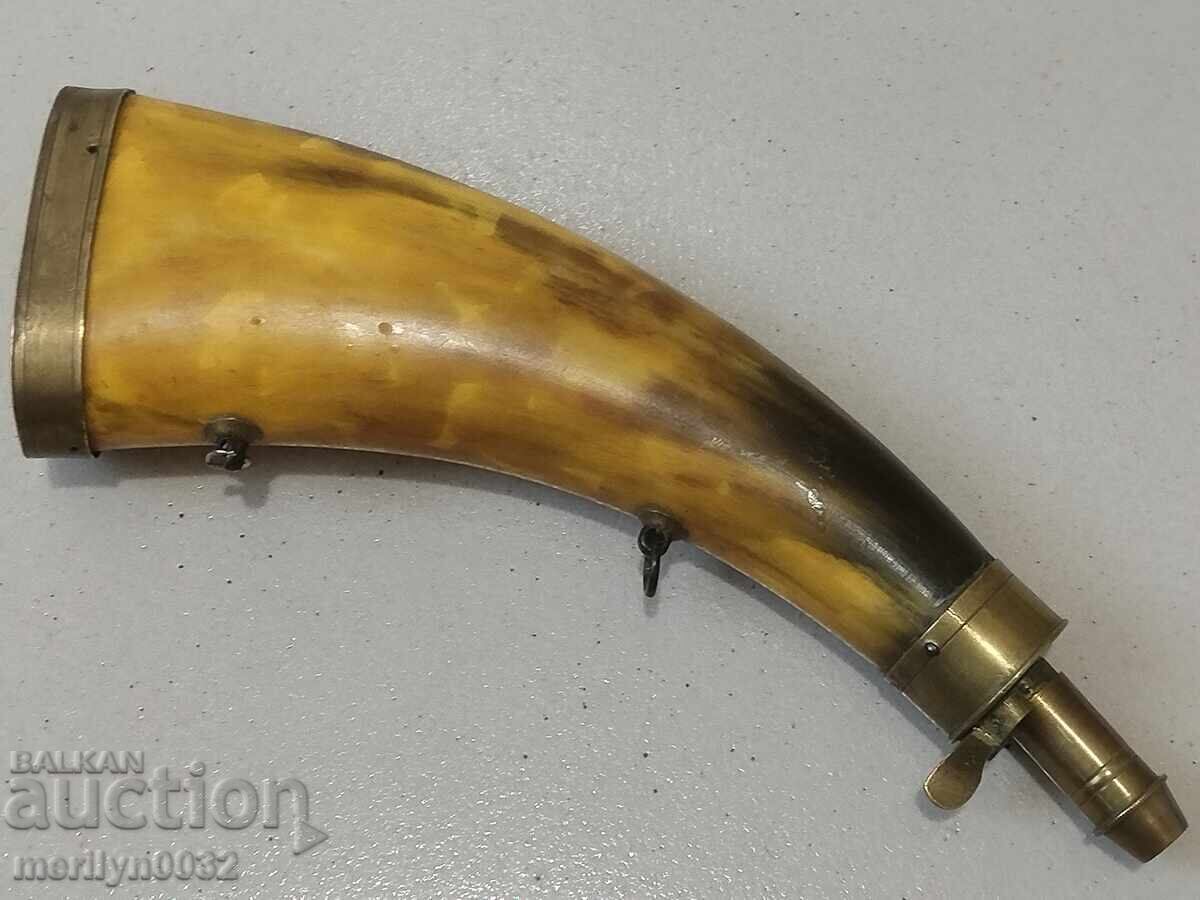 Magazin de pulbere antic de corn cu coarne pentru o pușcă, Pishtov cu preț 235.00 BGN | € 120.15