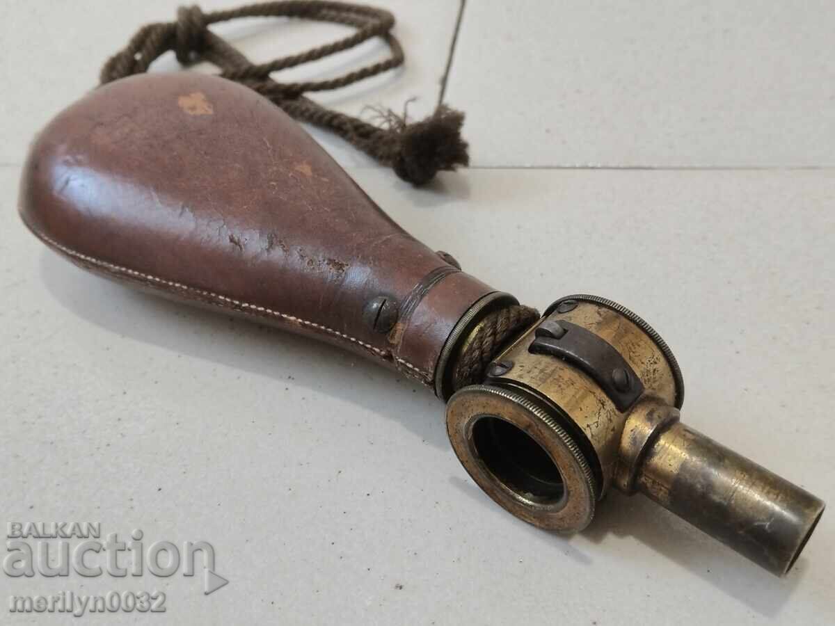 Παλιά χαϊδουτική μπαρουτόθήκη με δοσομετρητή για τουφέκι, πιστόλι με τιμή 345.00 BGN | € 176.40 Παλιά χαϊδουτική μπαρουτόθήκη με δοσομετρητή για τουφέκι, πιστόλι με τιμή 345.00 BGN | € 176.40