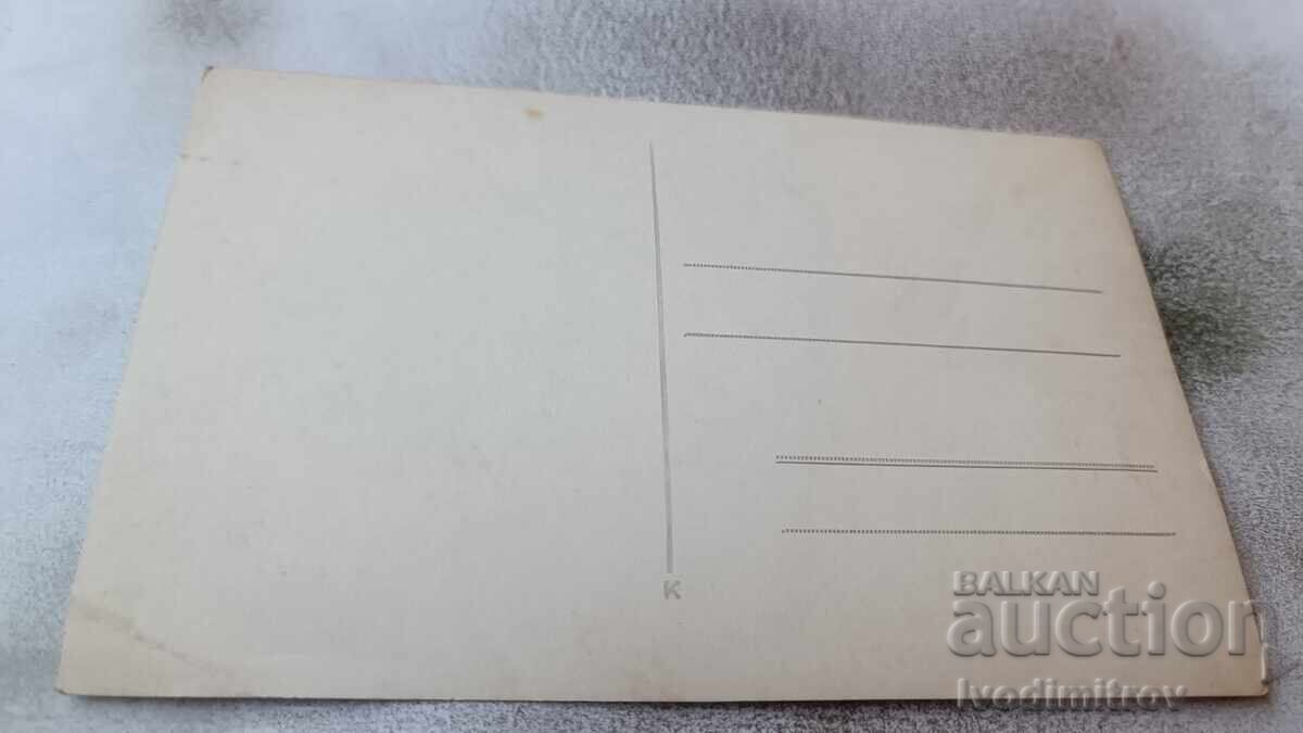 Φωτογραφία Αξιωματικοί και άνδρες μπροστά από ένα vintage αυτοκίνητο με τιμή 5.65 BGN | € 2.89 Φωτογραφία Αξιωματικοί και άνδρες μπροστά από ένα vintage αυτοκίνητο με τιμή 5.65 BGN | € 2.89