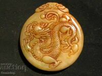 210,45 ct amuleta dragon de jad natural