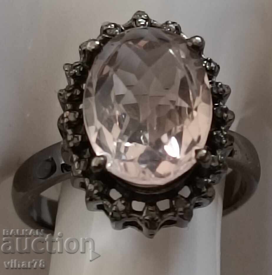 Auction silver ring with aquamarine and surrounded by a scale of diamonds Auction silver ring with aquamarine and surrounded by a scale of diamonds