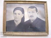 Vechi portret de familie înrămat