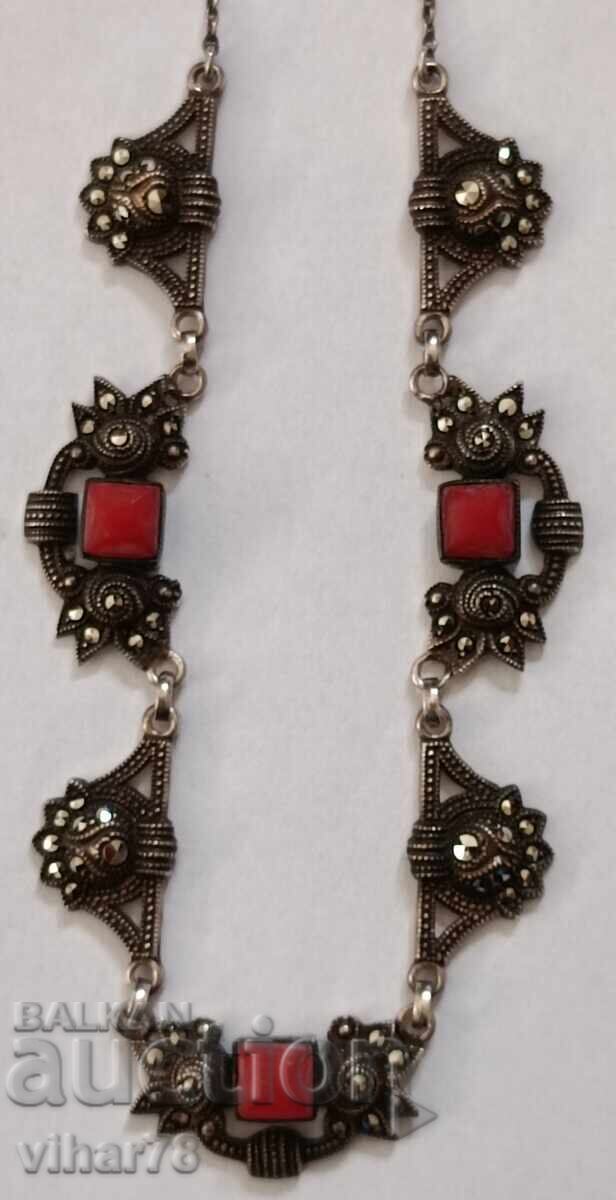 Licitație Colier din argint vechi cu coral si marcasite