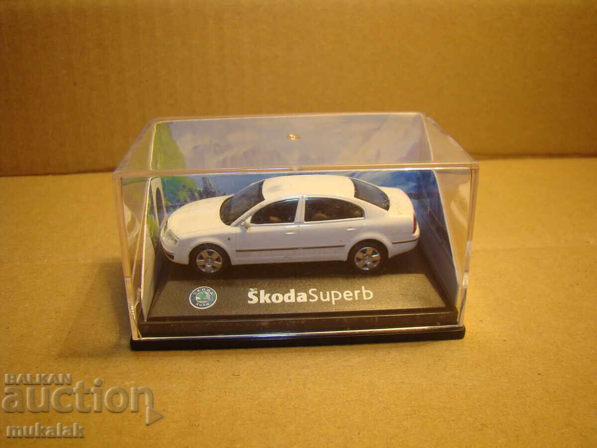 HONGWELL 1/72 SKODA SUPERB MODEL cărucior