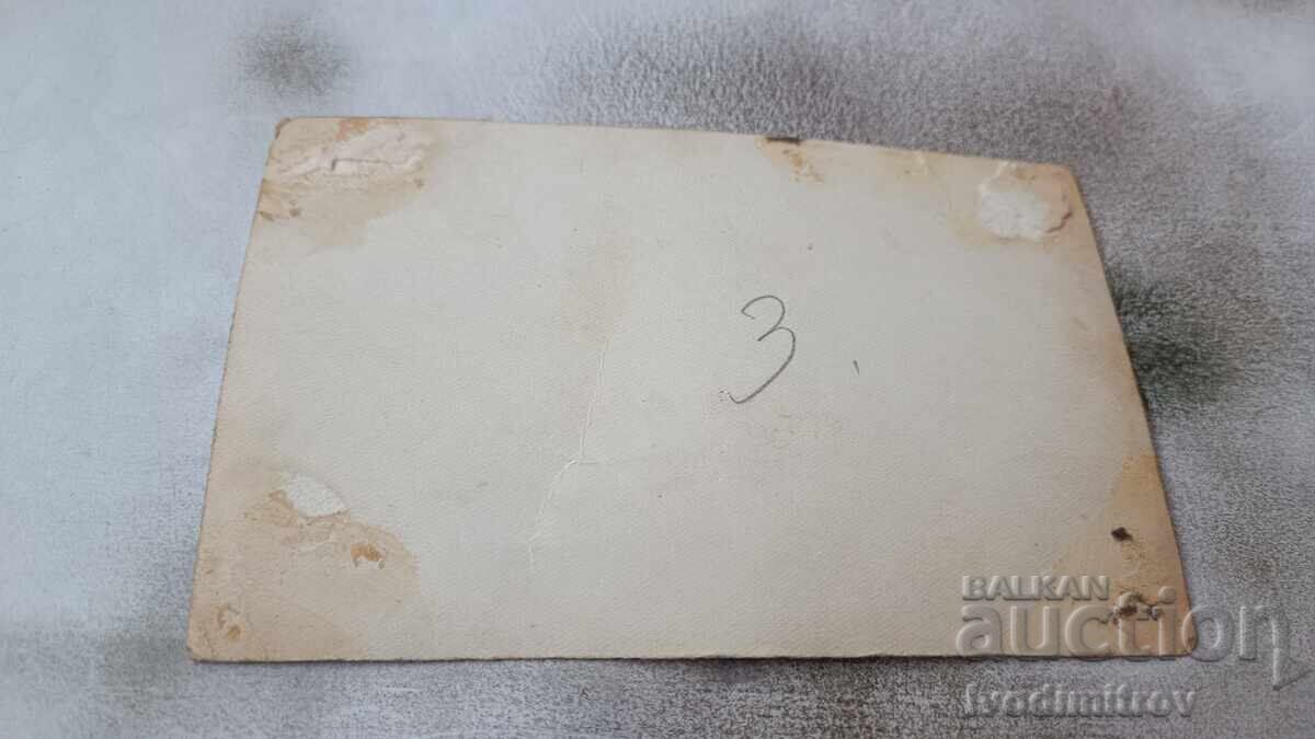 Photo Men and women in a chemistry lab with price 1.65 BGN | € 0.84 Photo Men and women in a chemistry lab with price 1.65 BGN | € 0.84