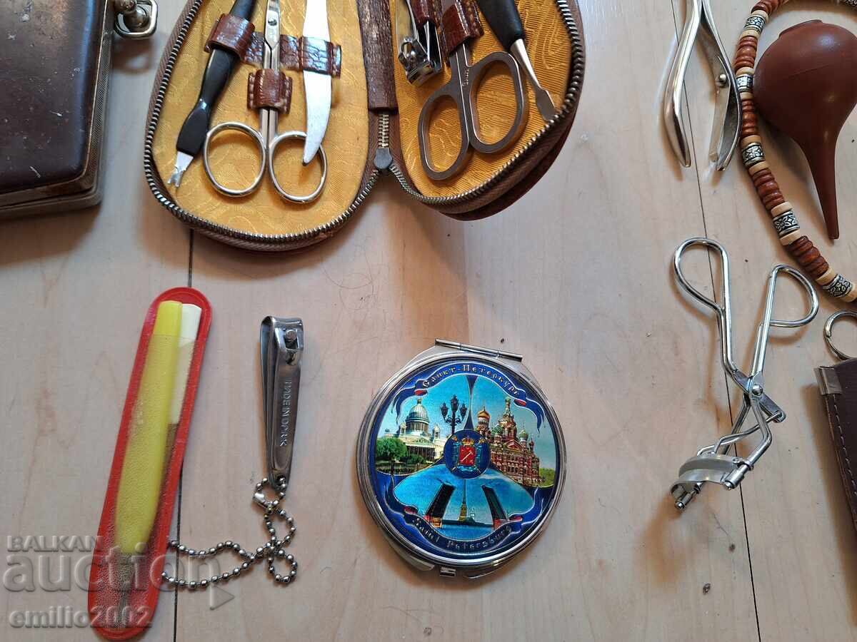 Delivery of Retro women's accessories Delivery of Retro women's accessories