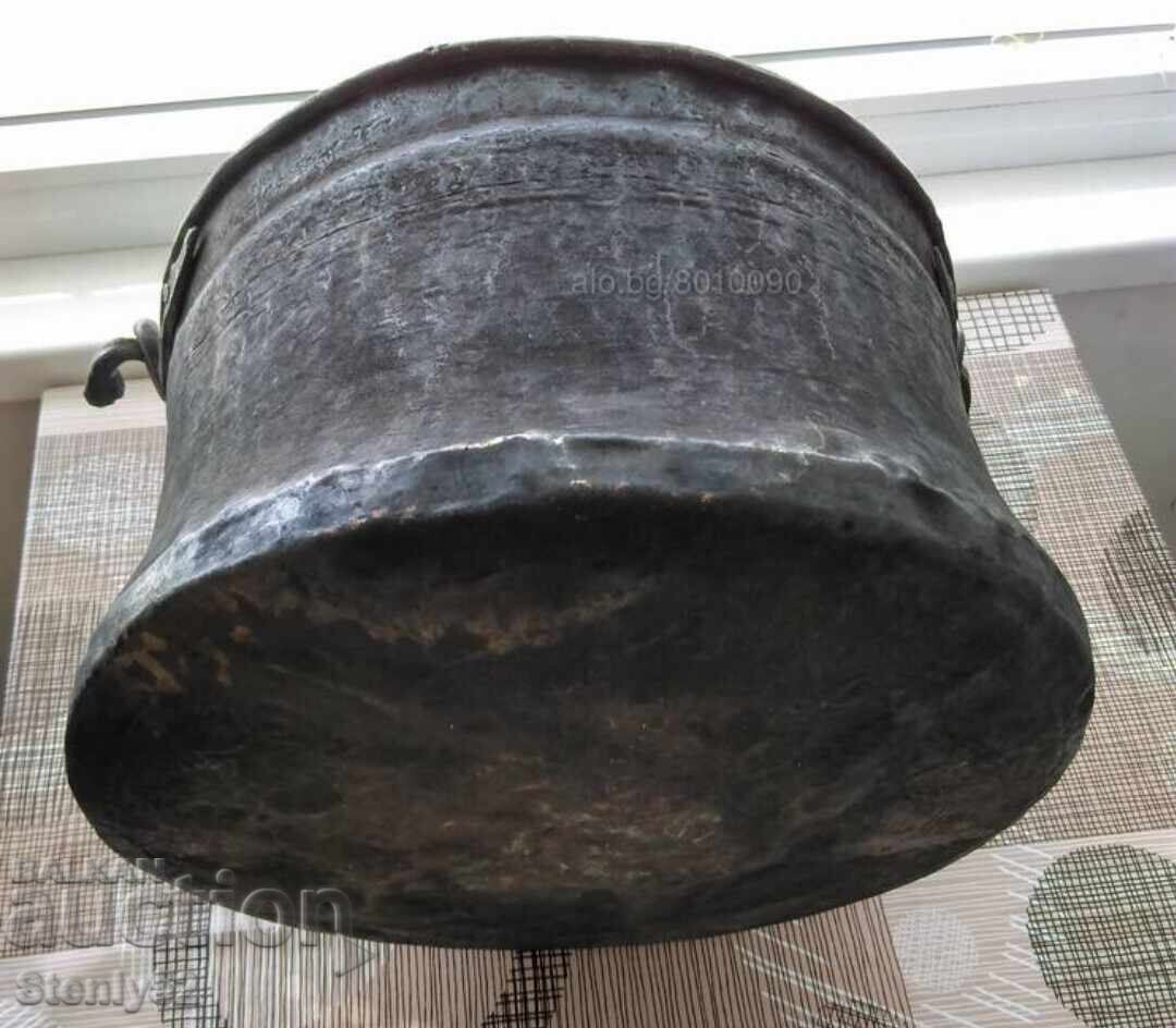 Old copper boiler - 10-12 l capacity. with price 140.00 BGN | € 71.58 Old copper boiler - 10-12 l capacity. with price 140.00 BGN | € 71.58