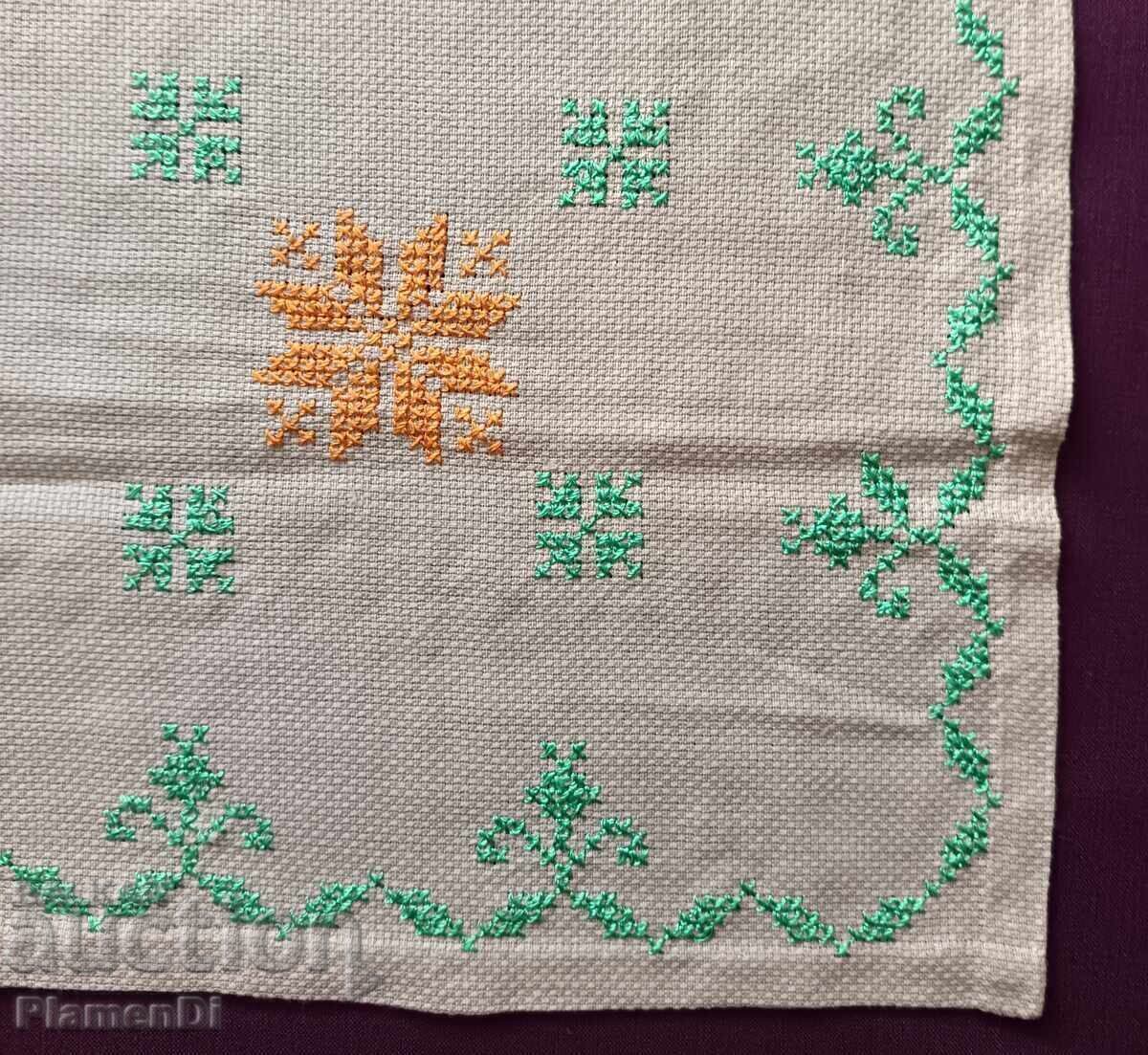 Cec brodat manual pe in panama. cu preț 15.00 BGN | € 7.67 Cec brodat manual pe in panama. cu preț 15.00 BGN | € 7.67