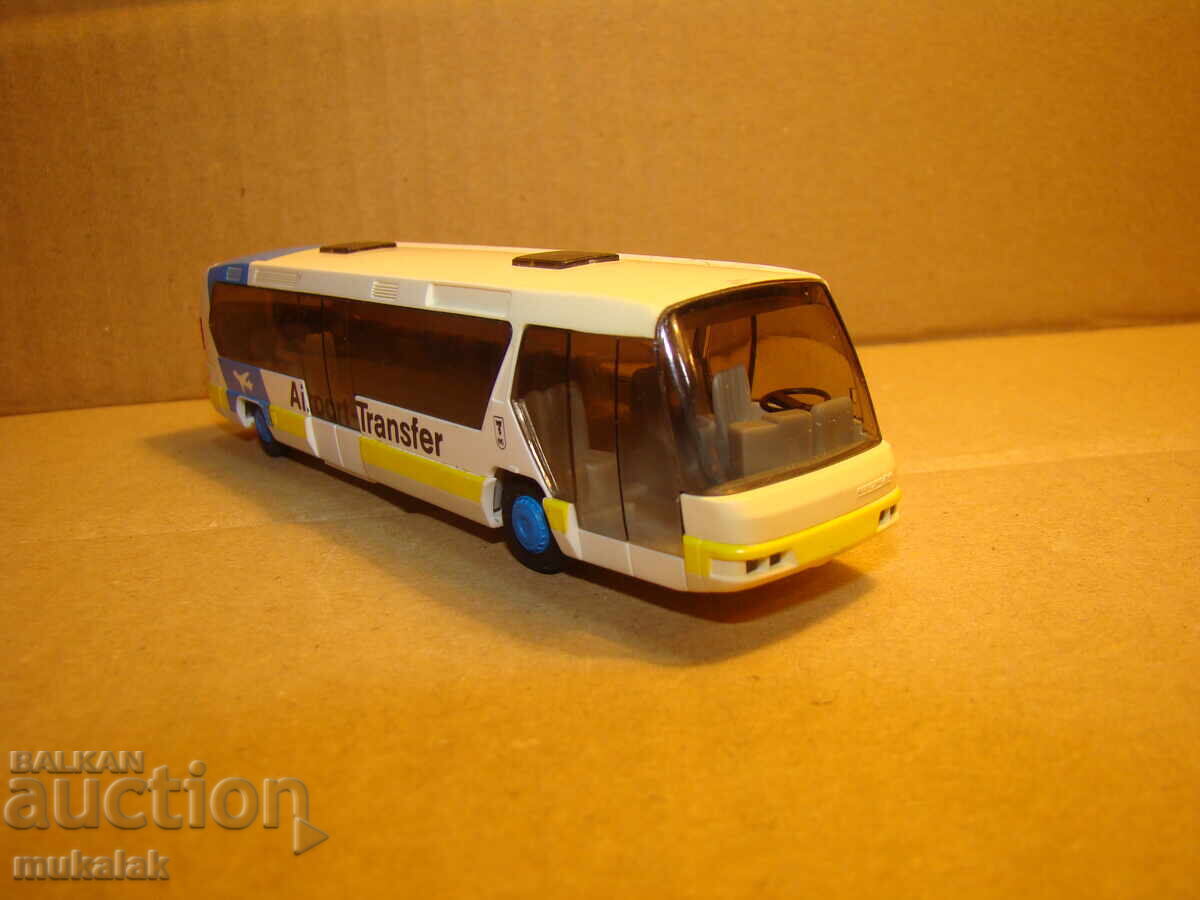 RIETZE H0 1/87 NEOPLAN MODEL TROLLEY BUS - 5 RIETZE H0 1/87 NEOPLAN MODEL TROLLEY BUS - 5