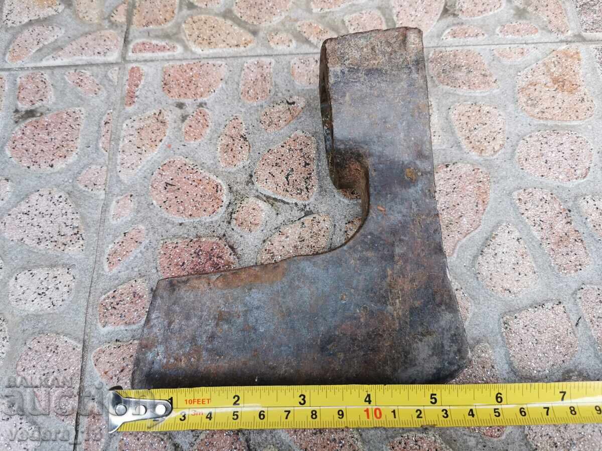 Auction old axe Auction old axe