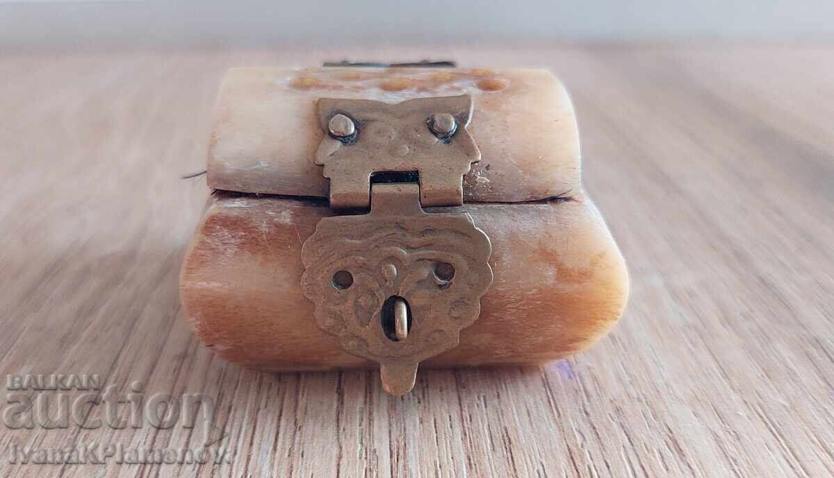 Auction Bone box for collectors Auction Bone box for collectors