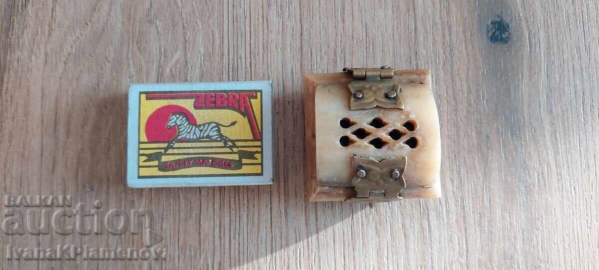 Bone box for collectors - 7 Bone box for collectors - 7