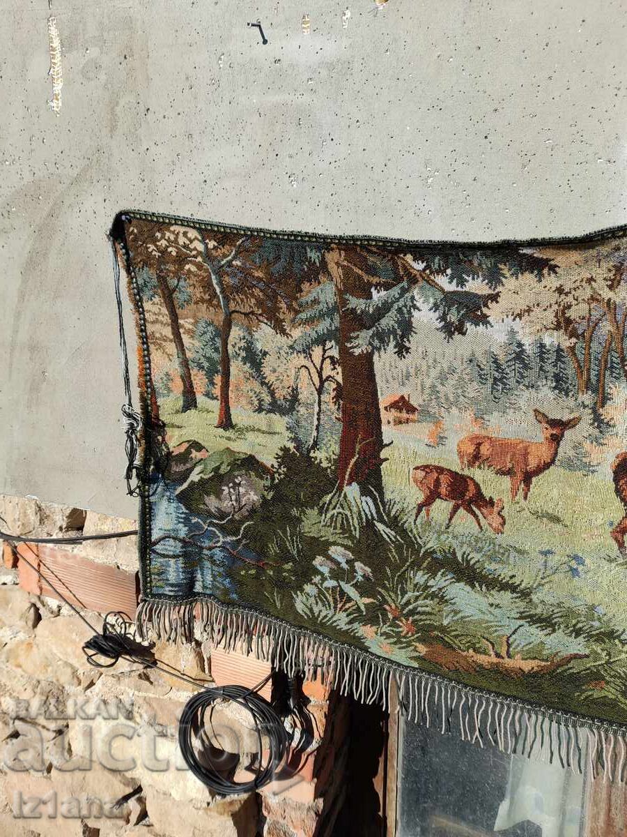 Covor antic, tapet cu preț 75.00 BGN | € 38.35 Covor antic, tapet cu preț 75.00 BGN | € 38.35