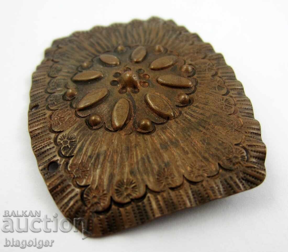 Delivery of Old copper brooch-Jewelry-Decoration