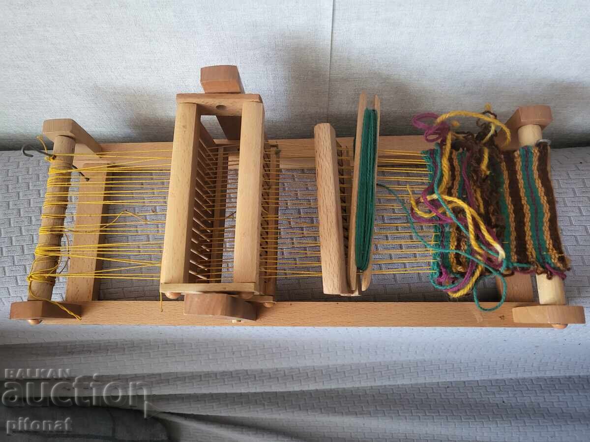 Auction Collectible children's loom made of soca Auction Collectible children's loom made of soca