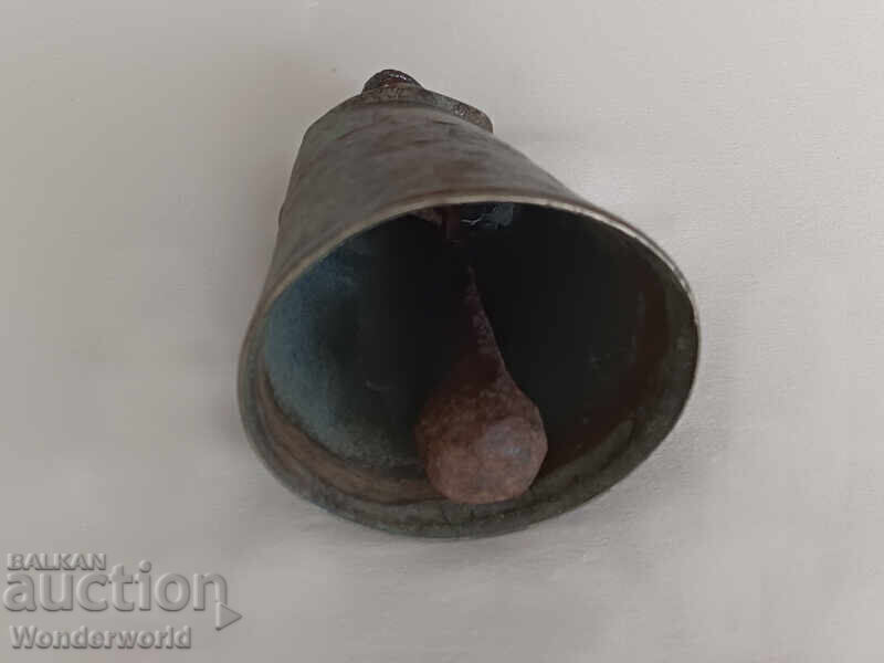 Ένα σπάνιο πολύ παλιό chan bell τύπου προεξέχουσας κορυφής με τιμή 95.00 BGN | € 48.57