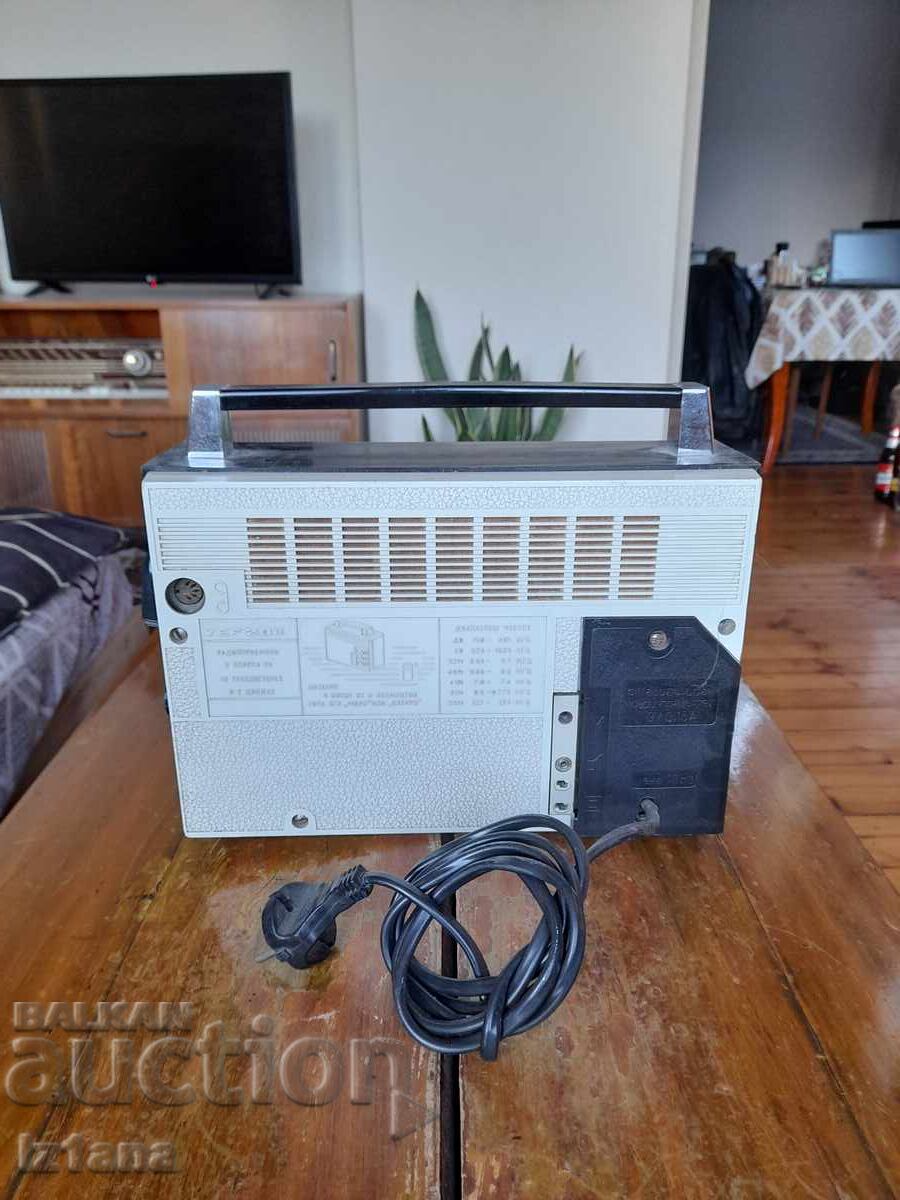 Auction Old VEF radio, VEF 201 Auction Old VEF radio, VEF 201