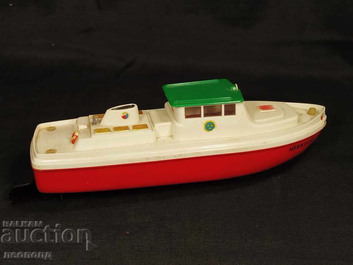 BZC OLD RETRO SOC GDR PLASTIC TOY SHIP