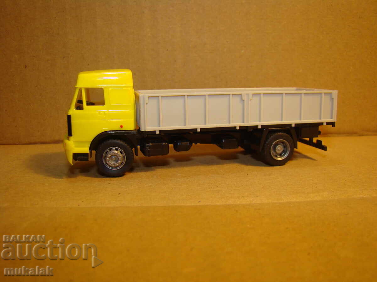 IGRA H0 1/87 LIAZ SKODA EUROPE   КАМИОН МОДЕЛ КОЛИЧКА ТИР