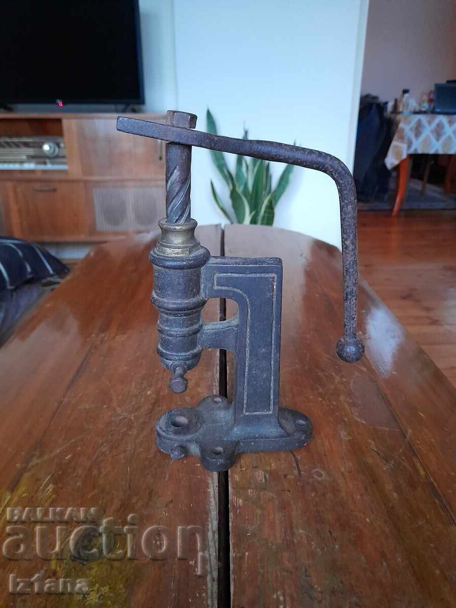 Old press, button machine