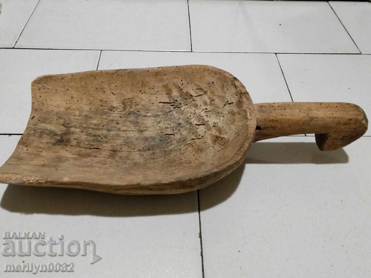 Delivery of Old wooden shovel, spade, wooden shovel Delivery of Old wooden shovel, spade, wooden shovel