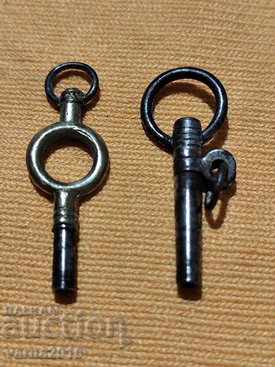 LOT DE DOUĂ CHEI CEAS DE BUZUUNAR cu preț 40.00 BGN | € 20.45 LOT DE DOUĂ CHEI CEAS DE BUZUUNAR cu preț 40.00 BGN | € 20.45