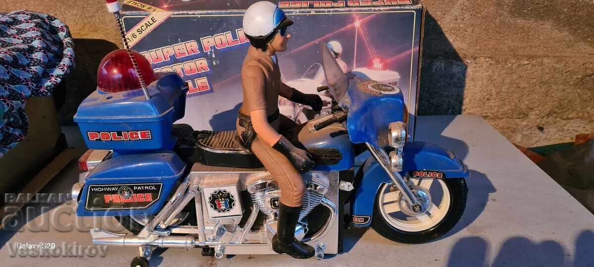 Motociclist cu o motocicletă de la social cu preț € 20.45 | 40.00 BGN