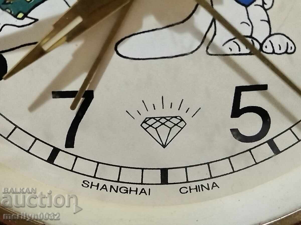 Δημοπρασία Κινεζικό ξυπνητήρι επιτραπέζιο ρολόι του 1980 Δημοπρασία Κινεζικό ξυπνητήρι επιτραπέζιο ρολόι του 1980