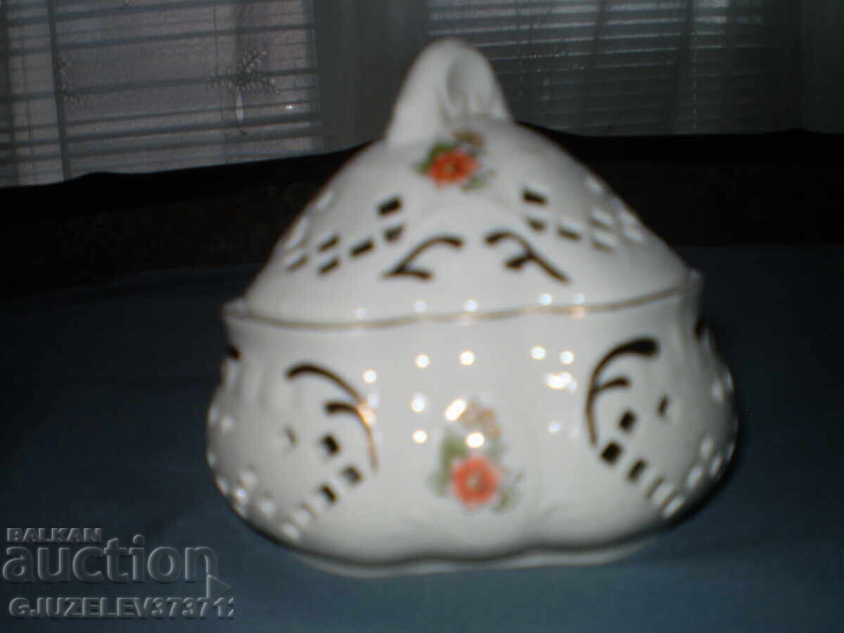 Ретро фруктиера с капак фин Немски порцелан FINA PORZELLAN с цена 129.99 лв. | € 66.46 Ретро фруктиера с капак фин Немски порцелан FINA PORZELLAN с цена 129.99 лв. | € 66.46