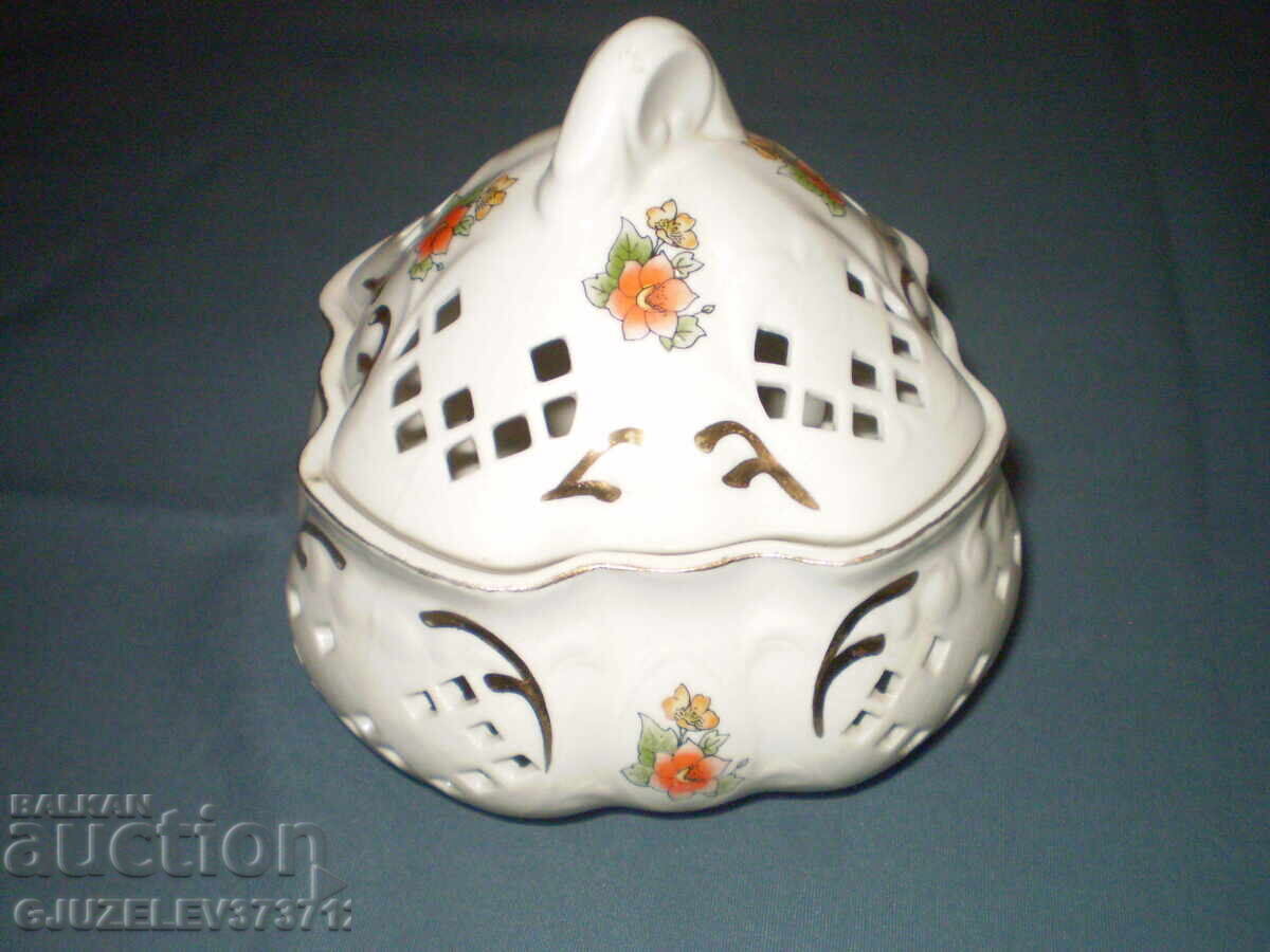 Аукцион Ретро фруктиера с капак фин Немски порцелан FINA PORZELLAN Аукцион Ретро фруктиера с капак фин Немски порцелан FINA PORZELLAN