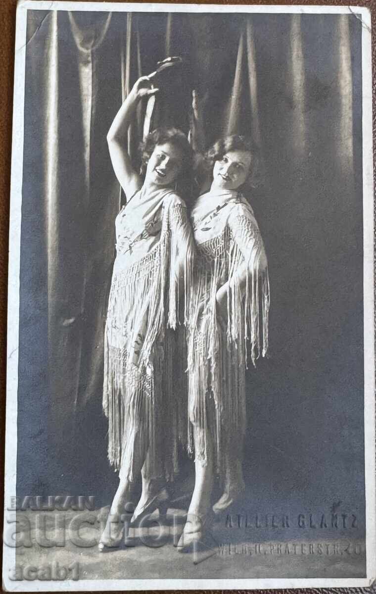 Circus artists Vienna with price 24.99 BGN | € 12.78 Circus artists Vienna with price 24.99 BGN | € 12.78