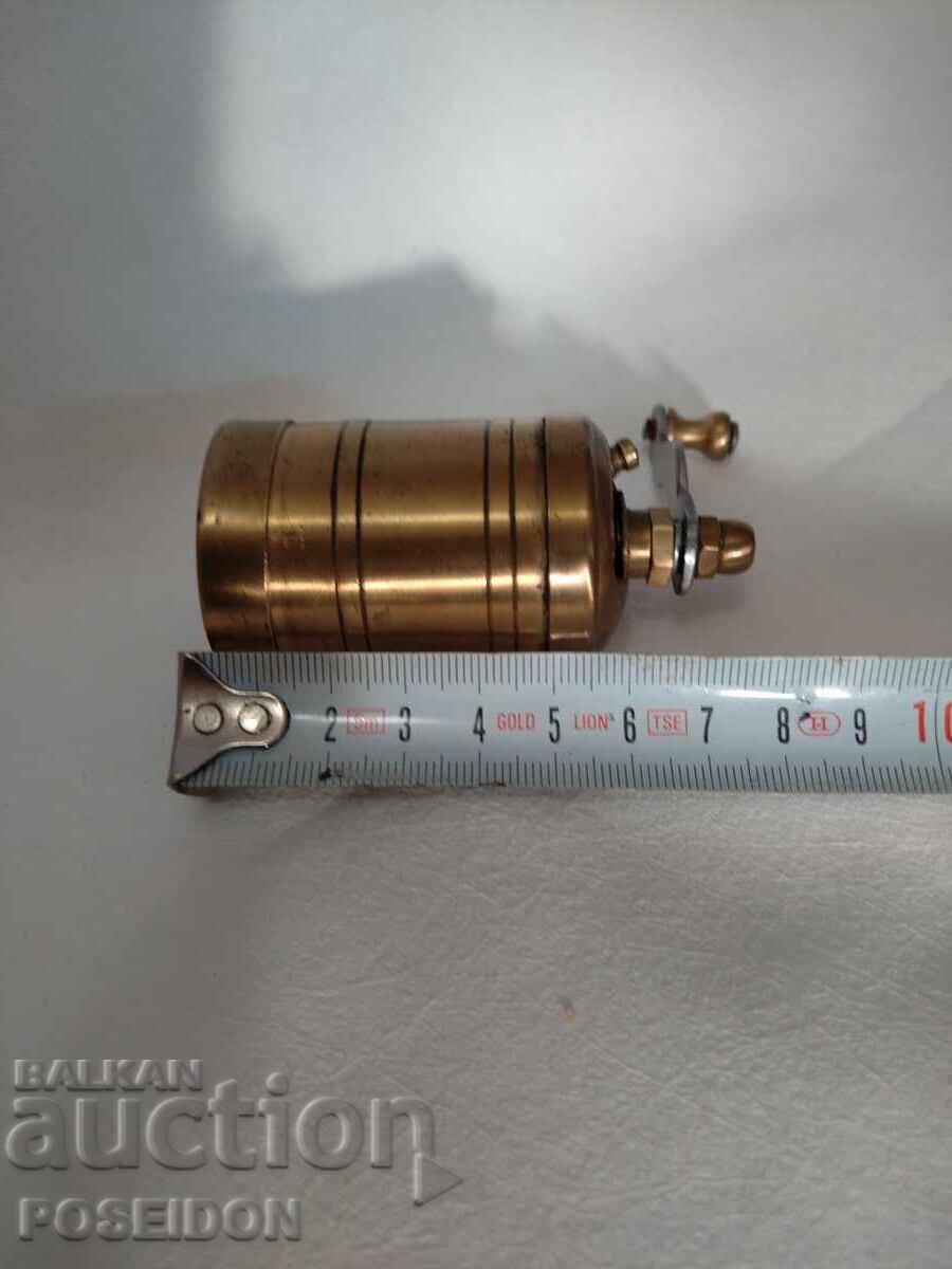 Auction BLACK PEPPER GRINDER Auction BLACK PEPPER GRINDER