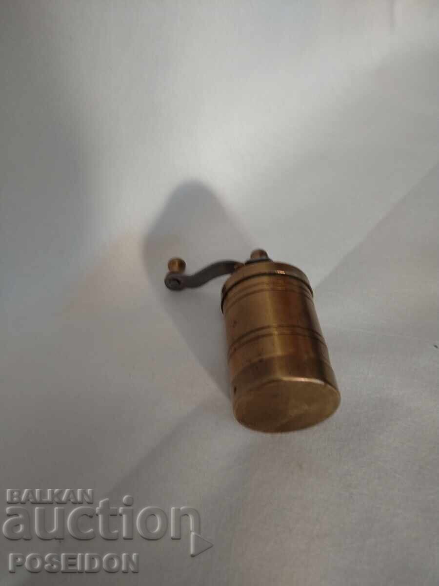 Delivery of BLACK PEPPER GRINDER Delivery of BLACK PEPPER GRINDER