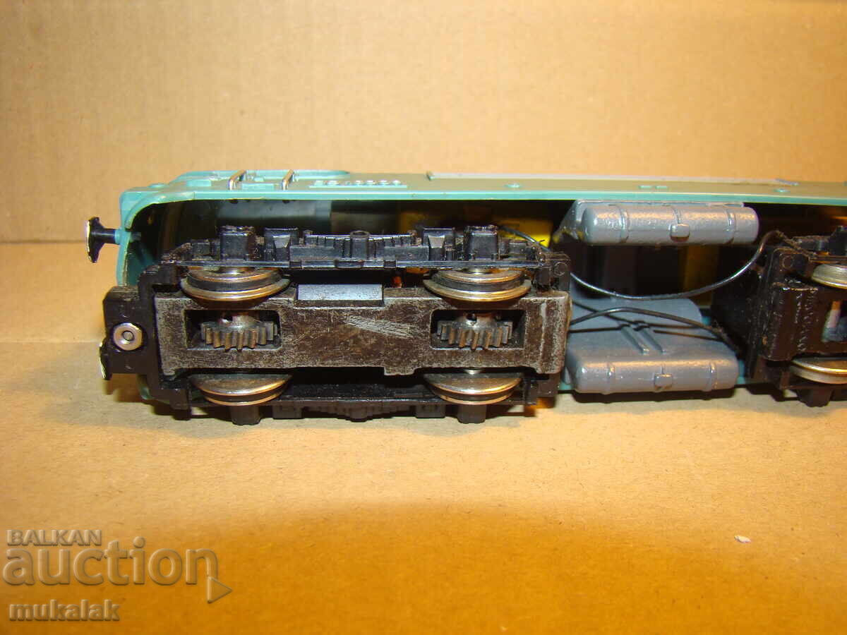 SNCF H0 1/87 RAILWAY CAR TRAIN LOCOMOTIVE MODEL TOY - 6 SNCF H0 1/87 RAILWAY CAR TRAIN LOCOMOTIVE MODEL TOY - 6