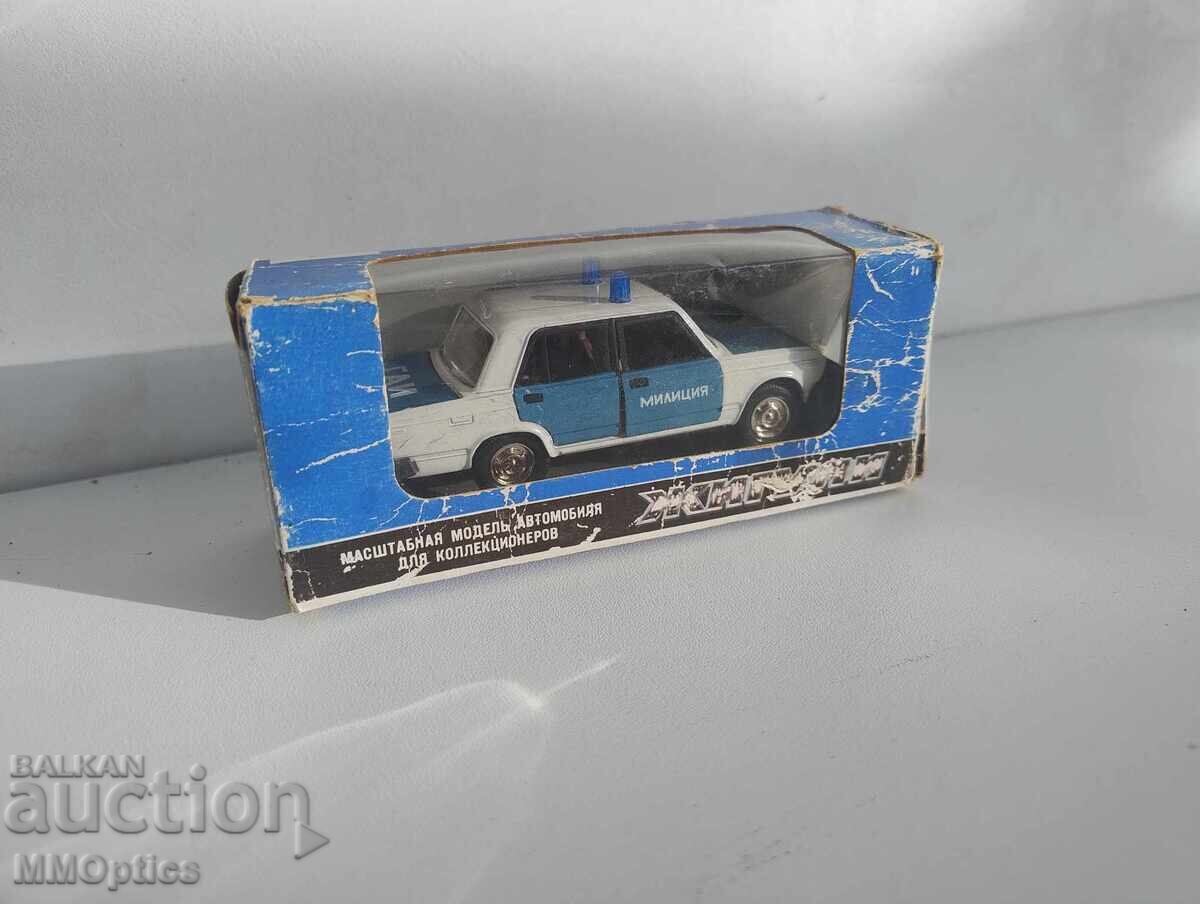 1/43 Lada 2105 MILITIA RETRO MODEL TRUCK MADE IN THE USSR