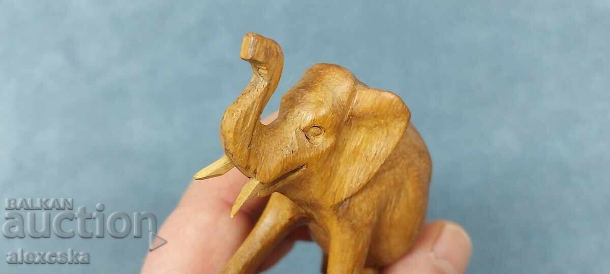Livrarea Elefant de lemn