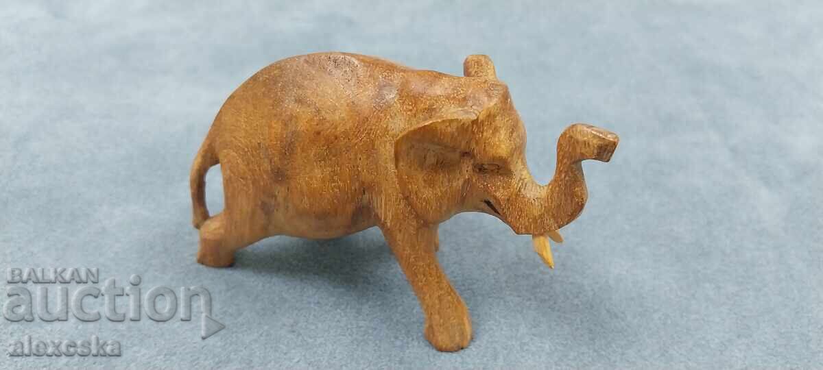 Elefant de lemn