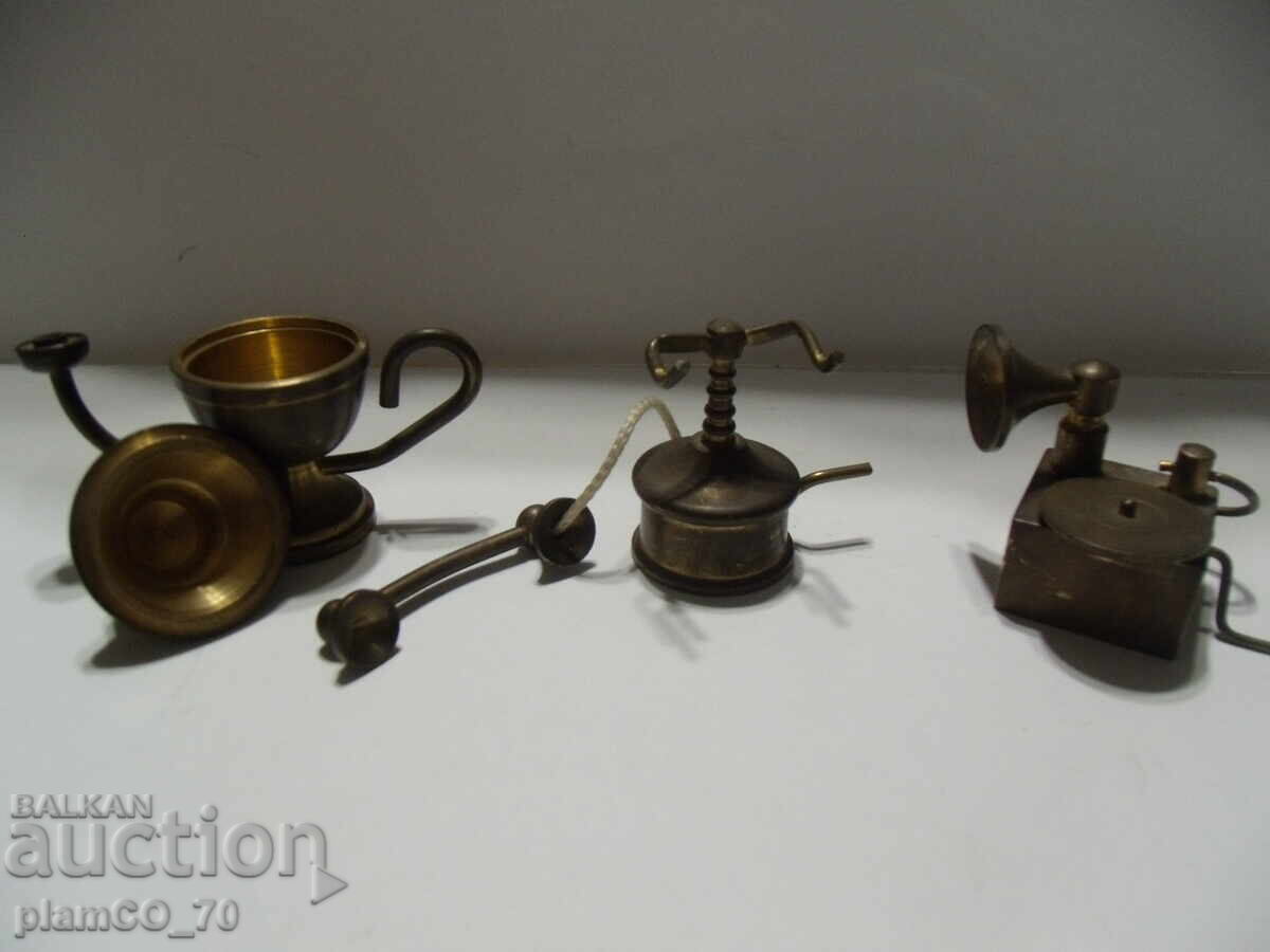 No.*7822 three old small metal / bronze figurines - 5 No.*7822 three old small metal / bronze figurines - 5