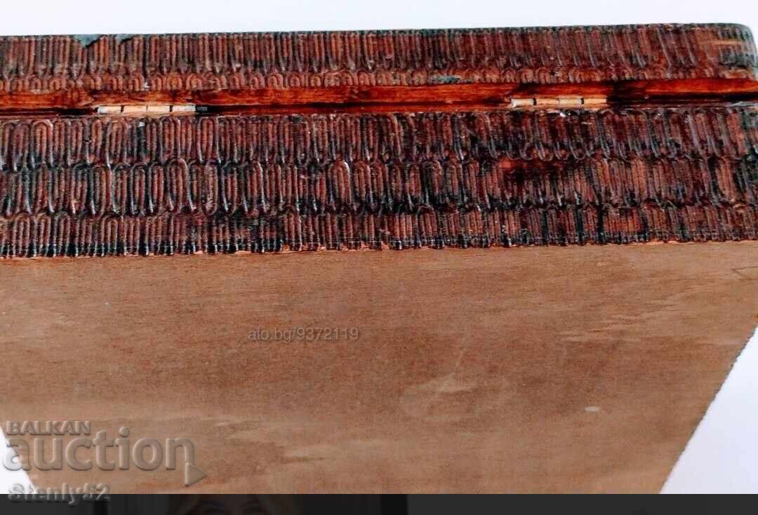 Auction Old wooden pyrographed box from Soca. Auction Old wooden pyrographed box from Soca.