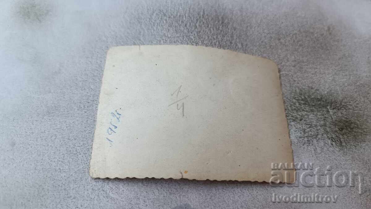 Photo Young men and women with price 1.65 BGN | € 0.84 Photo Young men and women with price 1.65 BGN | € 0.84