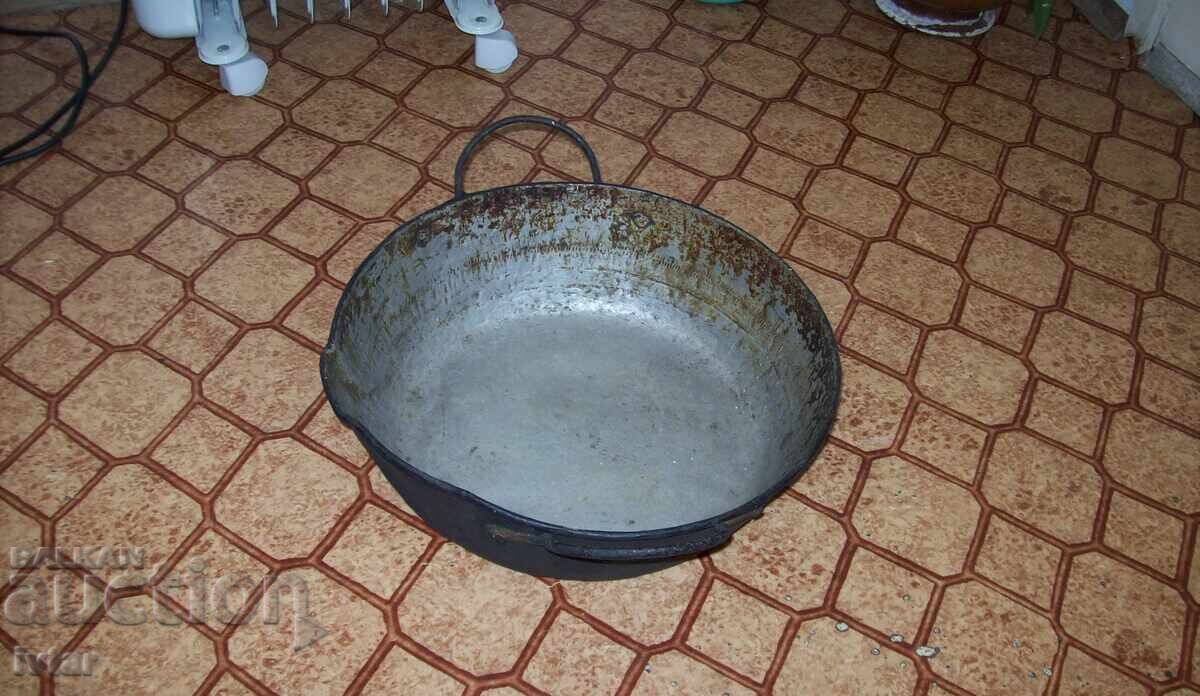 Auction Copper vessel, pot, tray Auction Copper vessel, pot, tray