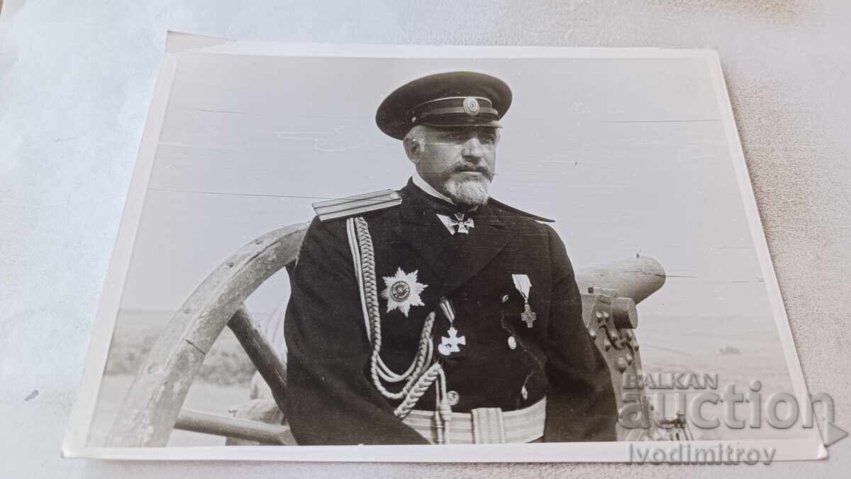 Photo of a General with a star and crosses for bravery