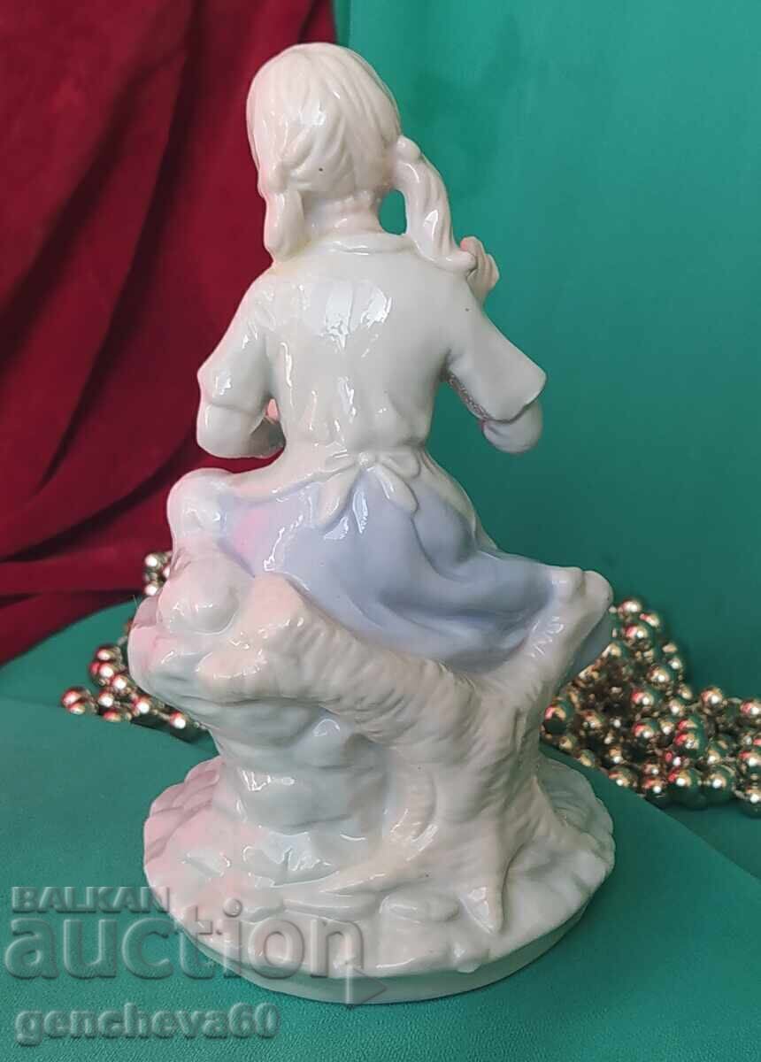 Licitație Frumoasă statuetă din porțelan - etichetă
