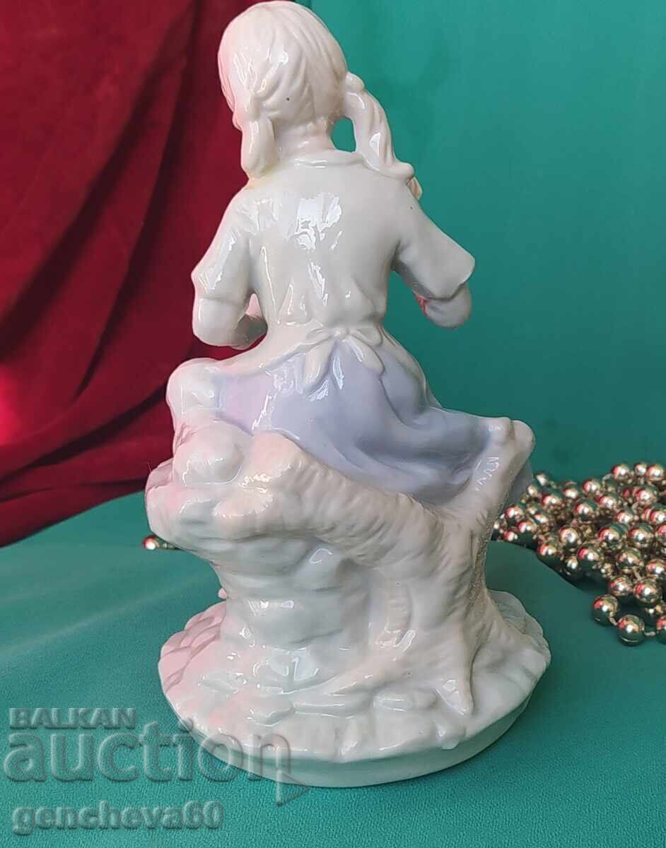 Frumoasă statuetă din porțelan - etichetă - 5