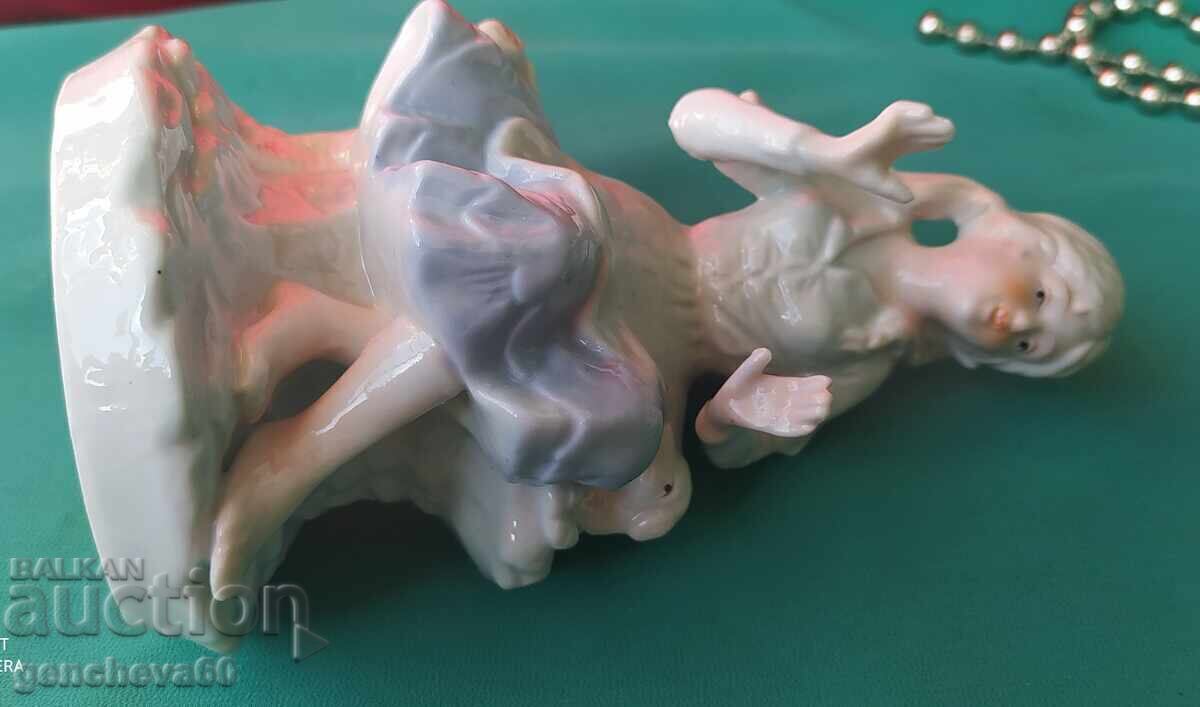 A beautiful porcelain figurine - 6 A beautiful porcelain figurine - 6