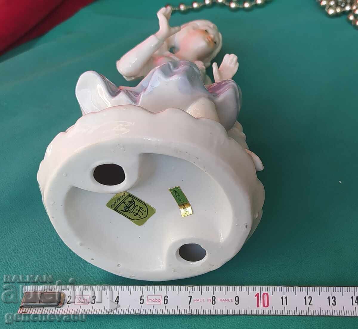 Frumoasă statuetă din porțelan - etichetă - 7